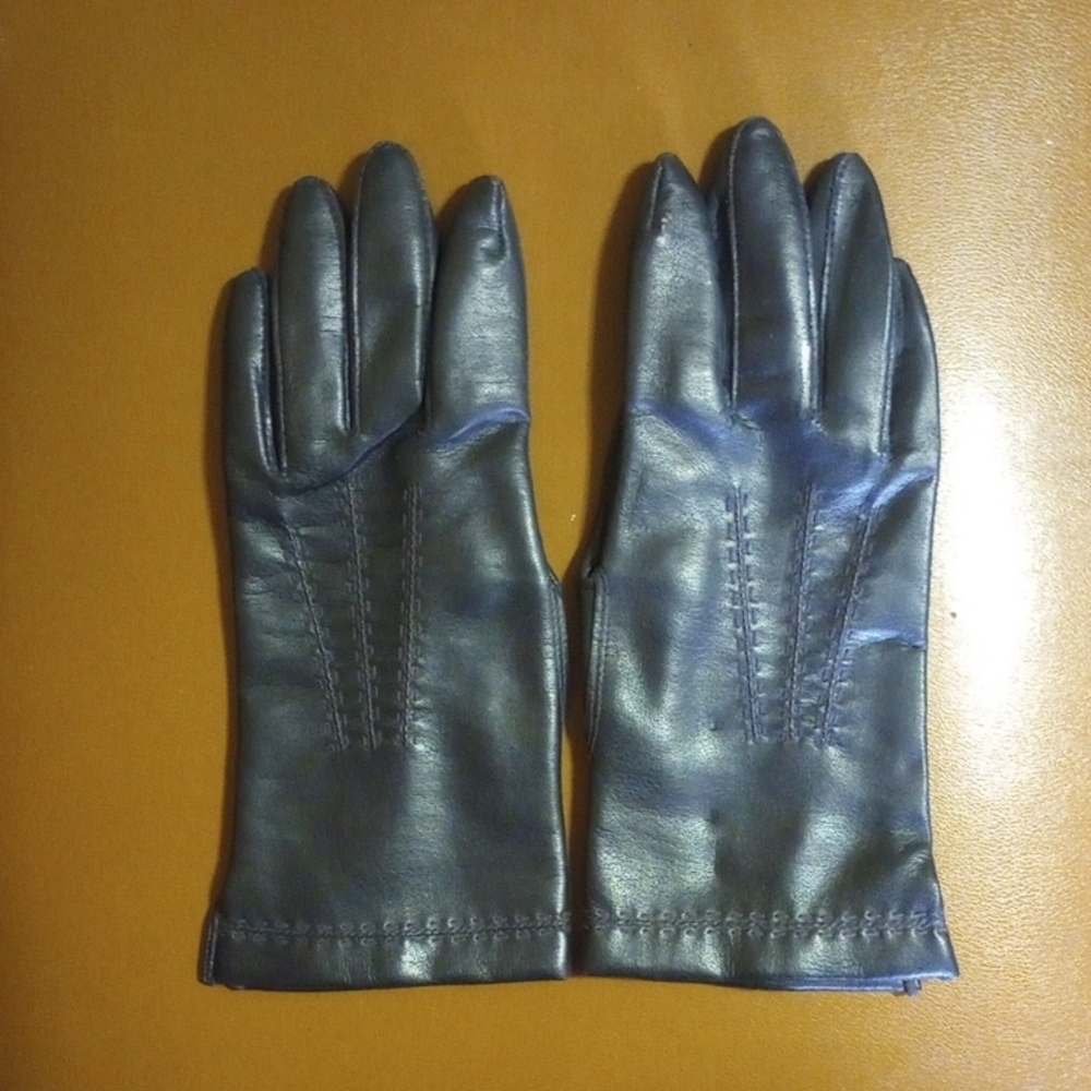 Neutral Black Leather Gloves w/Lining